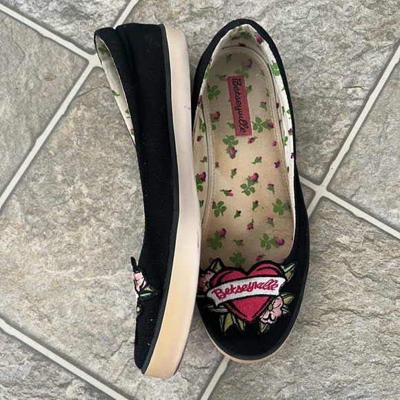 Betsey Johnson Slip on Shoes - Picture 3 of 9